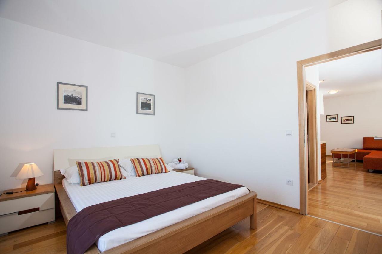 Villa Luce Mit Pool Makarska Exterior photo