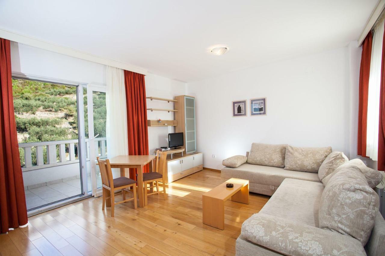 Villa Luce Mit Pool Makarska Exterior photo