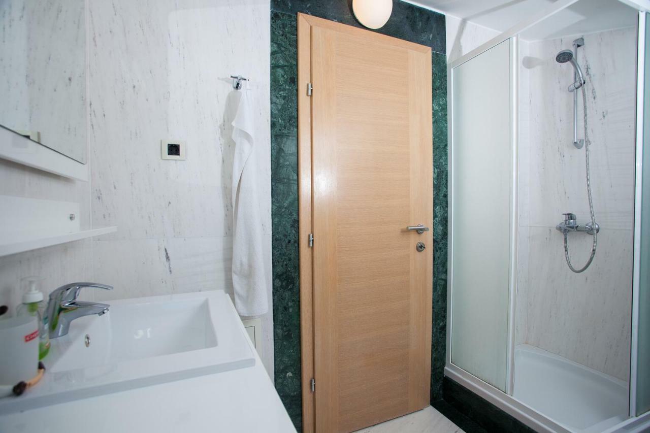 Villa Luce Mit Pool Makarska Room photo